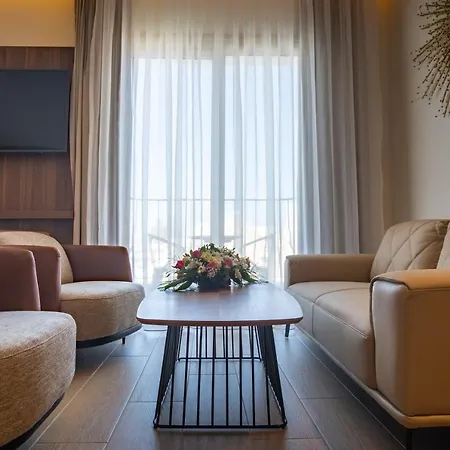Leonardo Boutique 4* Larnaka