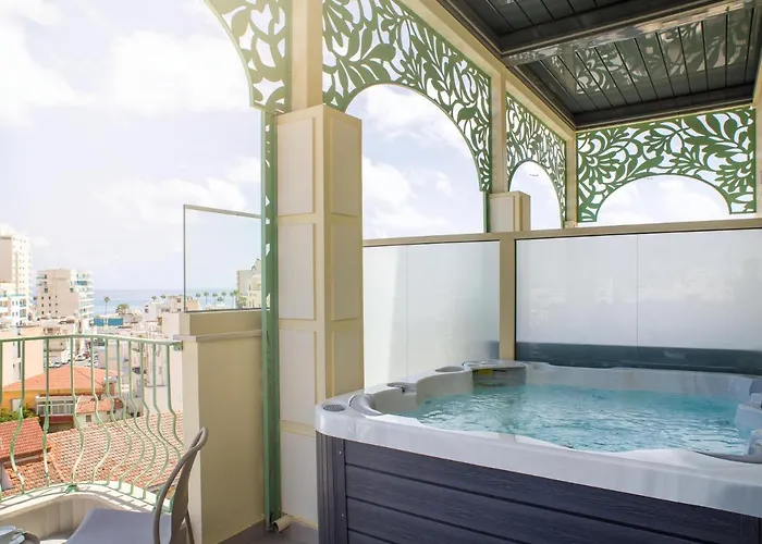 Leonardo Boutique 4* Lárnaca