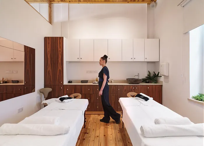 Leonardo Boutique Hotel 4*