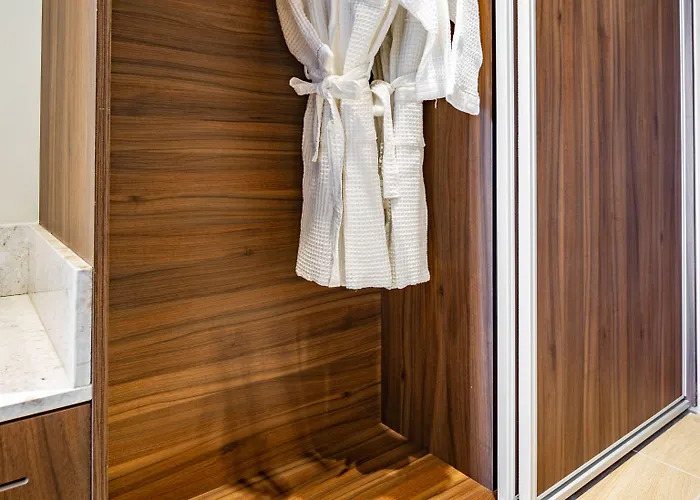 Leonardo Boutique 4* Lárnaca