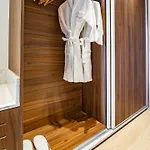 Leonardo Boutique Hotel 4*