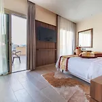 Leonardo Boutique 4* Larnaca