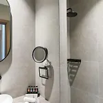 Leonardo Boutique מלון