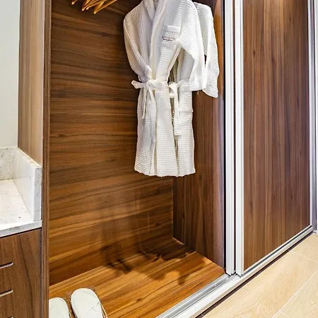Leonardo Boutique מלון 4*